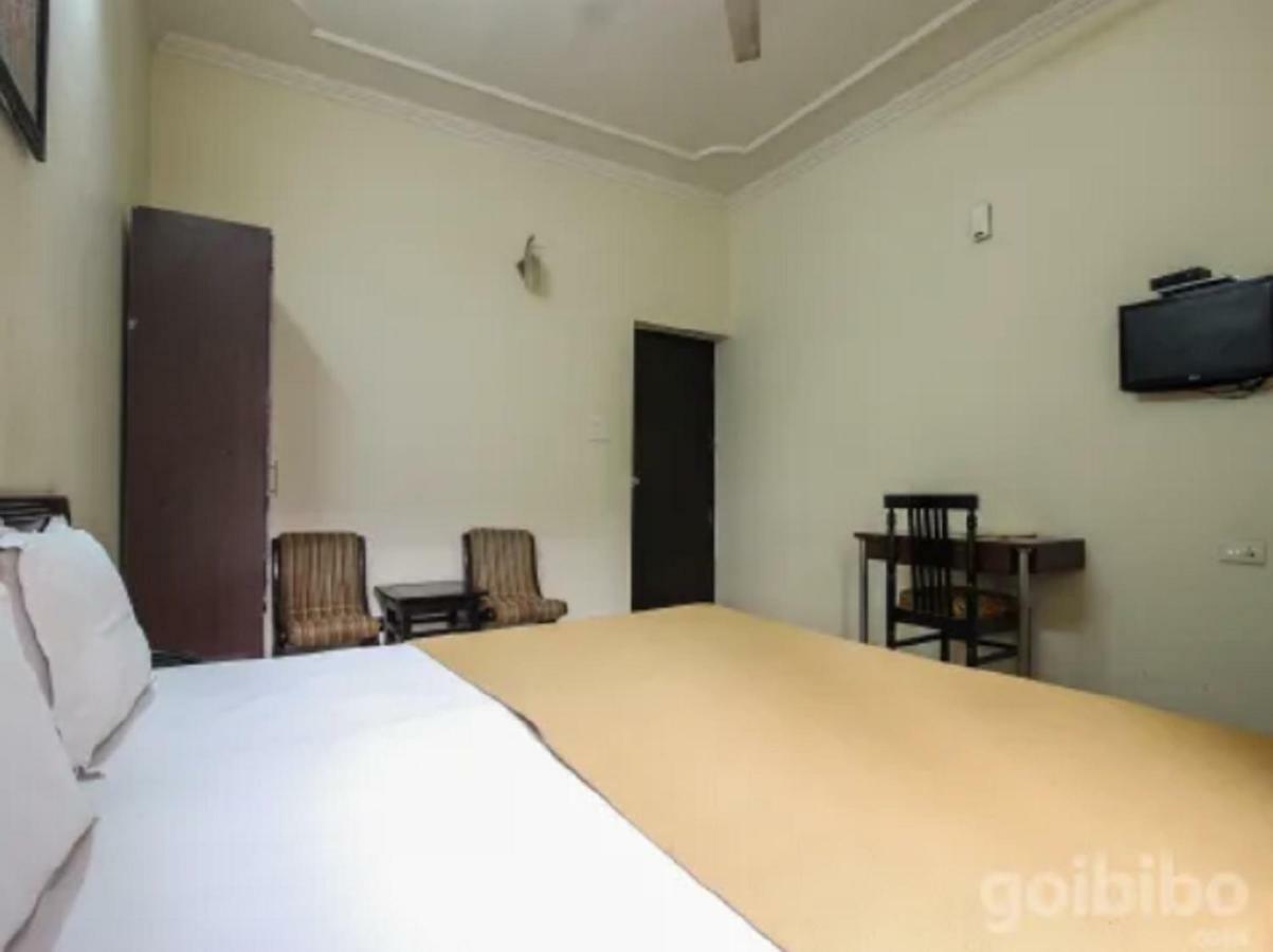 Hotel Utsav Деградун Екстер'єр фото
